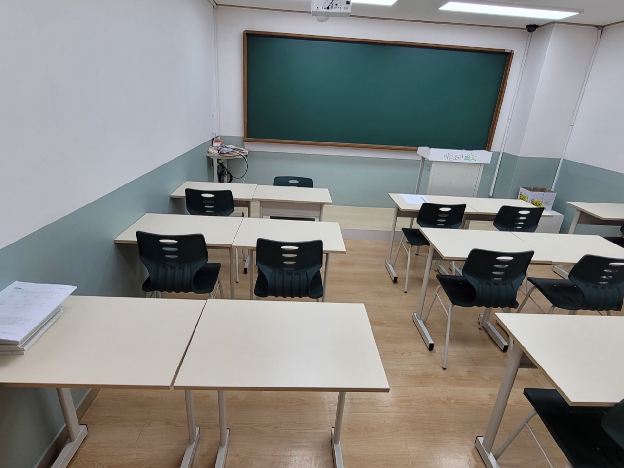남현동 학원청소 작업 2